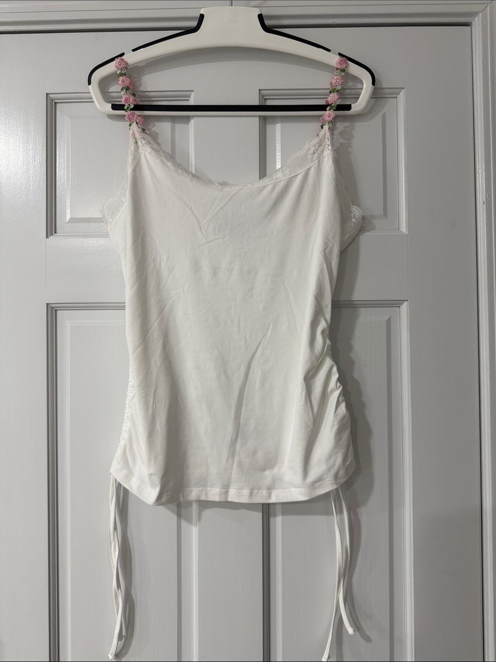 CHICME White Lace-Trim Cami Top Floral Strap Ruched Side Details Size XL BNWT